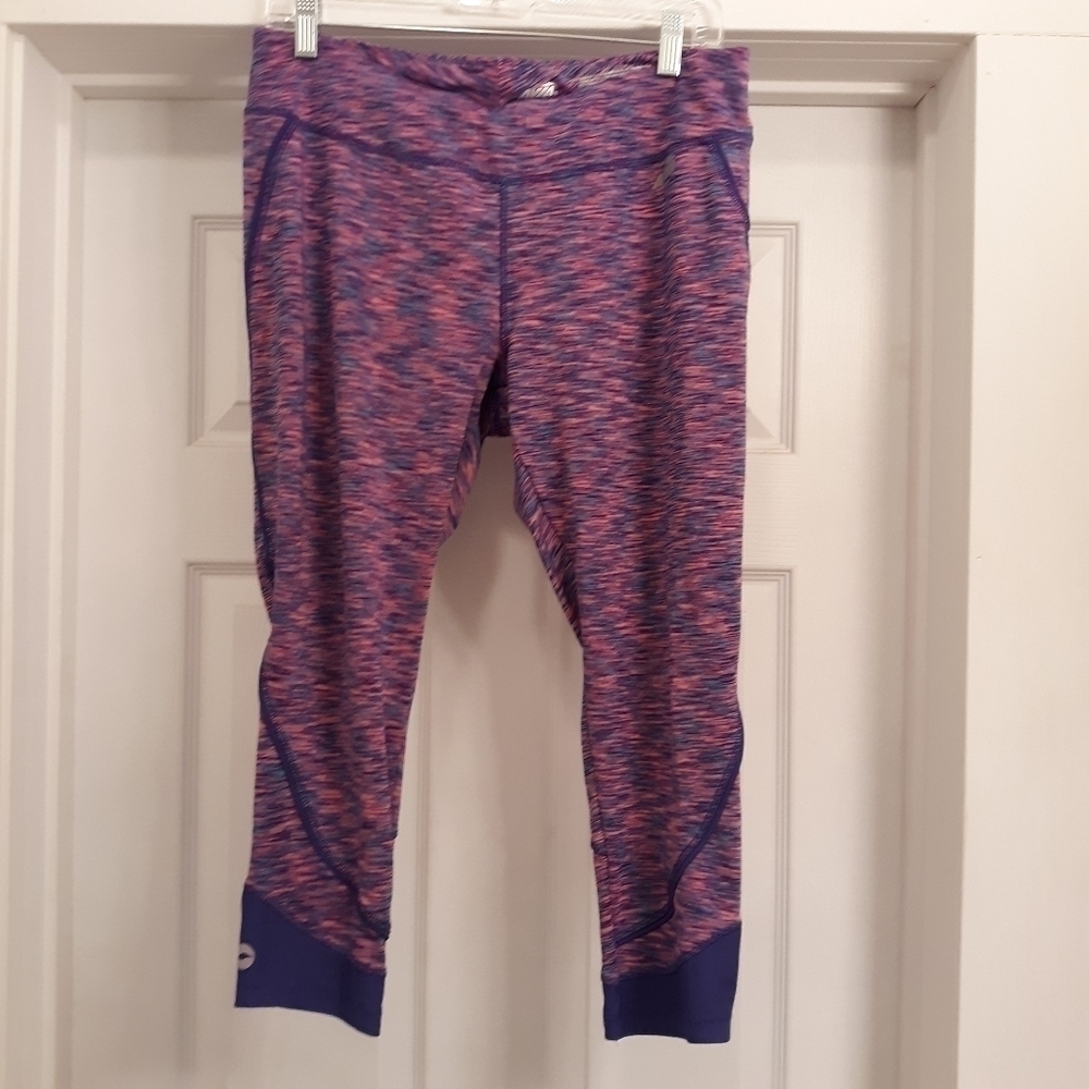 🌟 AVIA workout capris size large